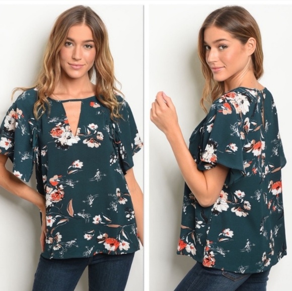 Tops - HOST PICK 🥳🎉 Green Floral Ruffle sleeve top